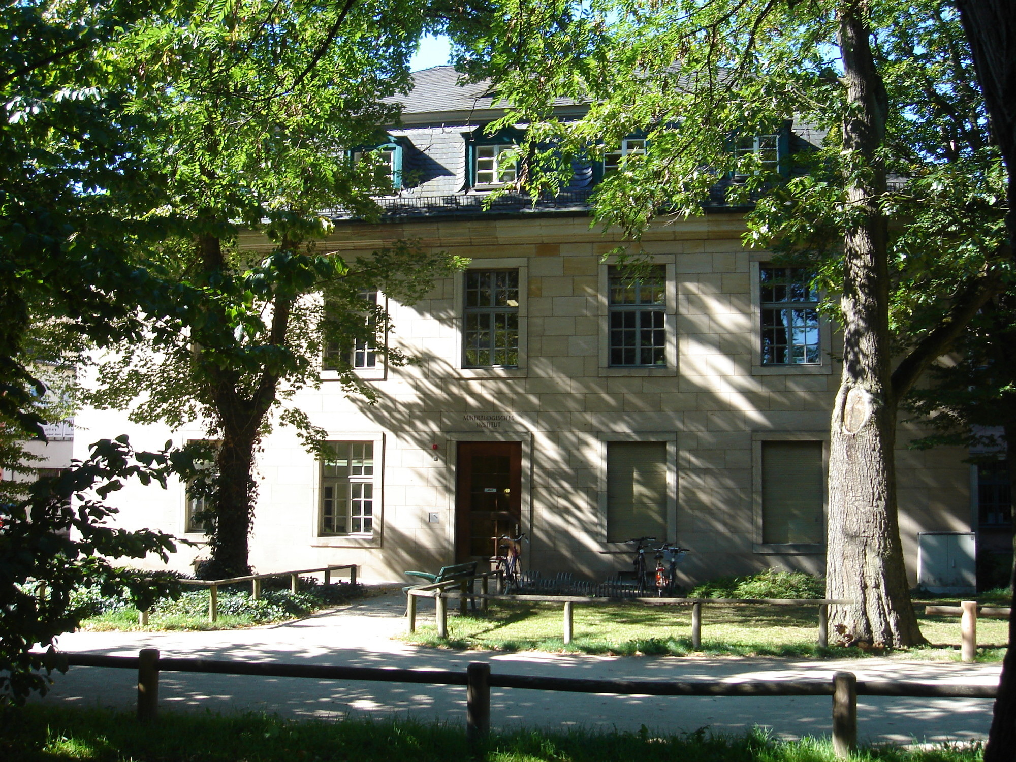 Photo of the main GeoZentrum building